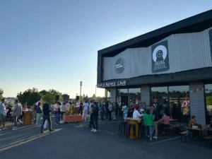 Une bière entre amis à Rennes